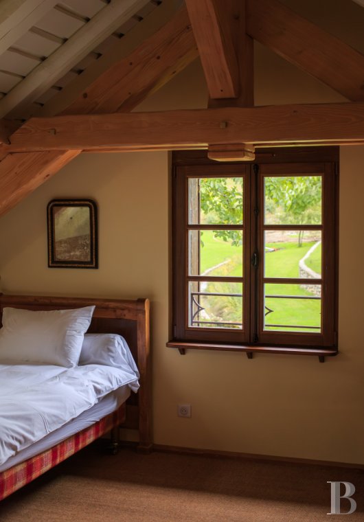 A former livestock farm which has been transformed into a vast, comfortable home near to Nantua in the Haut-Bugey region - photo  n°35